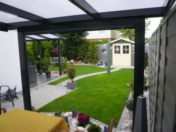 Anthrazit Terrassendach mit Fixscreen