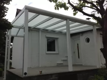 Überdachung mit verlängerten Satteldach